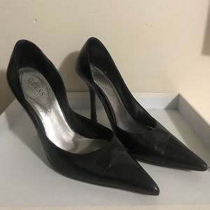 Guess Black leather pumps